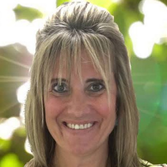 Meet your Posher, Julie - Picture 1 of 1